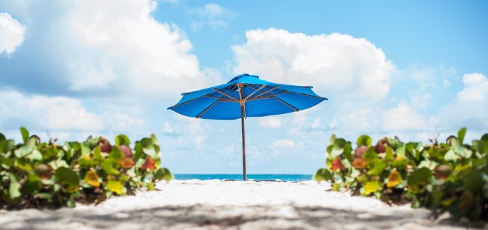 ombrellone in spiaggia, caraibi in estate