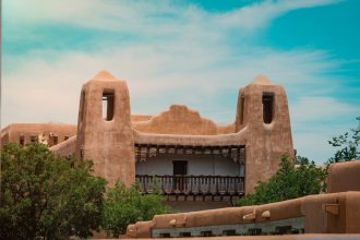 edificio in adobe pueblos new mexico