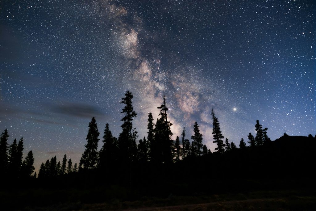cielo notturno con migliaia di stelle in Idaho