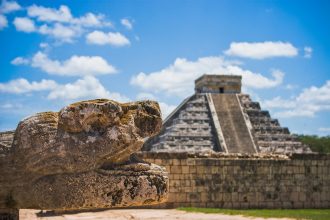 piramide chichen itza in messico
